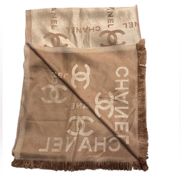 🆕 Chanel Brown Web Striped CC Jacquard Knit Wool & Silk Scarf🧣 - Picture 5 of 6